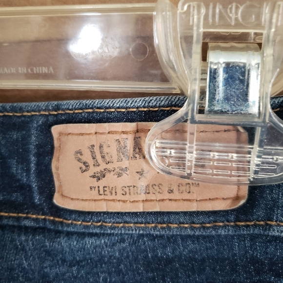 Signature Levi Caprice - Picture 10 of 10